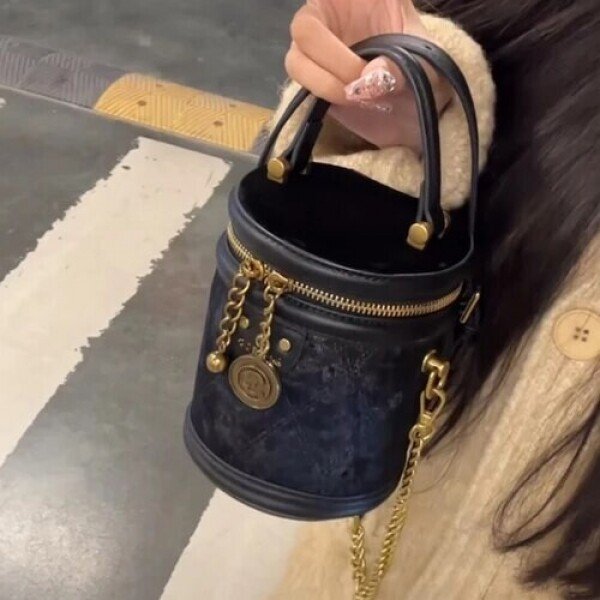 미니 버킷백 4987AD87FA black